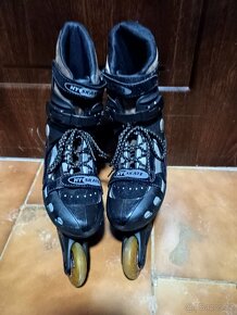 Prodám zánovní kolečkové brusle HY SKATE v.40 - 3