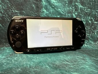 PSP 3000 Piano black perfektní display - 3