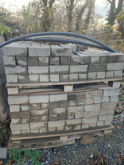 Dlažební betonové kostky / zámková dlažba přírodní 20x10x8cm - 3