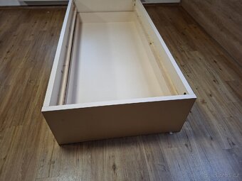 Prodám postel 200 x 90 x 42 - 3