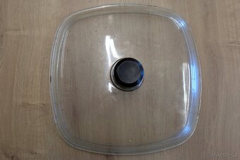 Prodám poklici smaltovanou 38cm a skleněnou čtverec 27,5cm - 3