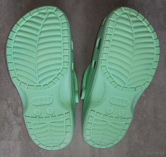 Nazouváky Crocs Baya Clog vel. 5 světle zelené - 3