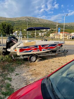 Motorový člun loď - 3