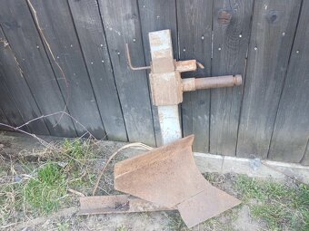 Nosič nářadí - pluh - 3