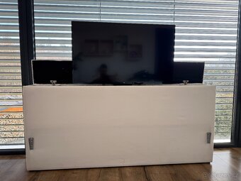 Čelo postele s elektrickým výsuvem na TV - 3