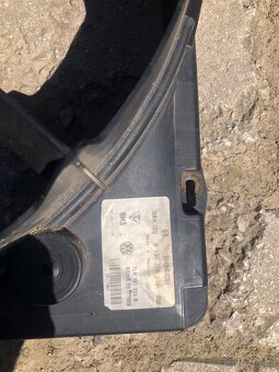 AUDI Q7 4.2 TDI - Kryt chladiaceho ven.
OEM: 3145103648 - 3