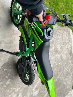 Prodám pitbike 50ccm bez řazení určený pro děti od 6-10 let - 3