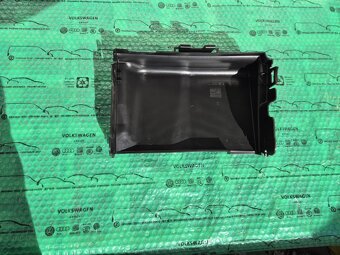 Škoda Fabia I víko skříně baterie - 3