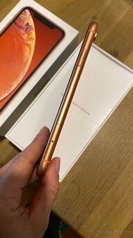iPhone XR 64GB korálový, top stav - 3