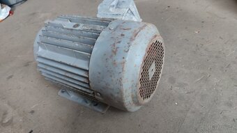 elektromotor patkový 4kW/1400ot./380V - 3