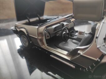 DeLorean DMC-12 1:18 SunStar - 3