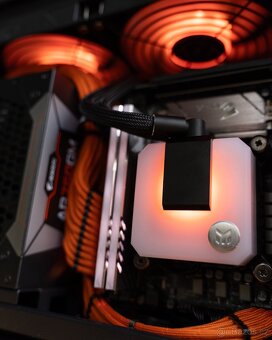 MINI HERNÍ PC - Core i7-9700K / 16GB / RTX 2080 / 1TB SSD - 3