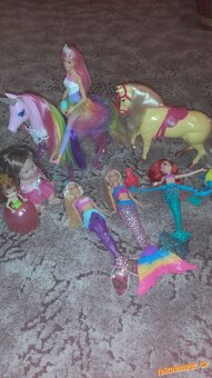 Domeček pro panenky + panenky Barbie - 3