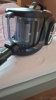 Vysavač bezsáčkový - 3