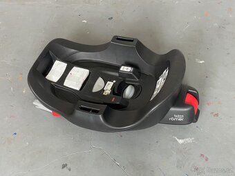Britax Baby-Safe 2 i-Size + isofix základna - 3