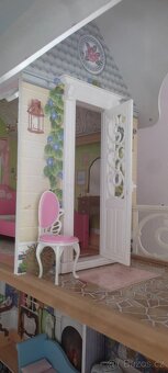 Domeček pro barbie. Značka KidKraft - 3