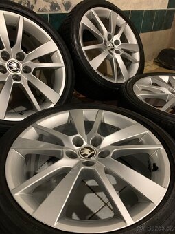 Alu kola Škoda R17 5X100 LETNÍ PNEU 215/40 R17 TOP STAV - 3
