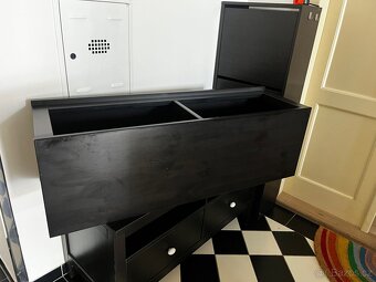 Hemnes IKEA police cernohneda - 3