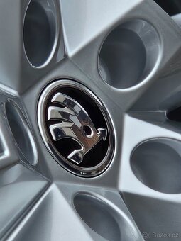 Pekna zánovní orig alu Škoda Superb 215/55/17 - 3