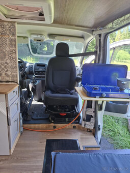 obytný Renault Trafic L2H1 soběstačný celoroční Campervan - 3