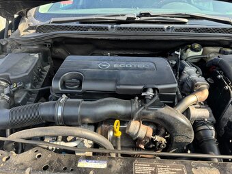 OPEL ASTRA J 2011 na náhradní díly ND - 3