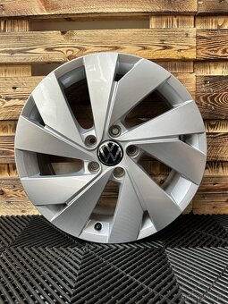 Volkswagen Golf VIII - originální ALU disky 5x112 R17 - 3