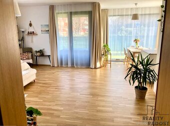 Pronájem bytu 3+kk (85 m²) s terasou a zahradou, ul. Michels - 3