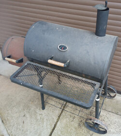 Gril lokomotiva BBQ s udírnou, ocelový na kolečkách - 3