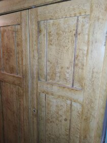 Stará dřevěná skříň - 3