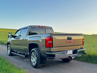 GMC SIERRA K1500 SLT CREWCAB - 5.3 V8 4x4 360HP - KŮŽE - 3