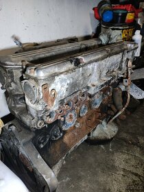 Mercedes-Benz, motor M110, 2,8l 6ti valec - 3