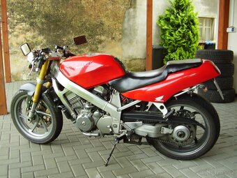 Honda GT 650 Hawk - 3