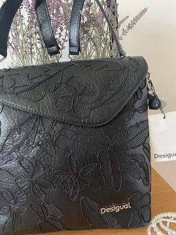 Černý vyšívaný elegantní batoh Desigual. Nový s visačkou - 3