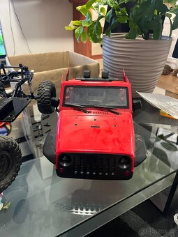 Custom podvozek na bázi Axial SCX10 III + kastle JEEP - 3