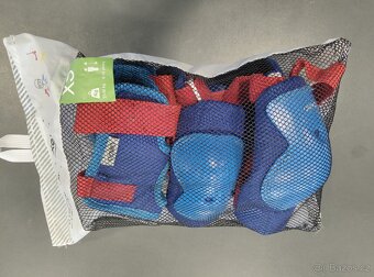 Sada tří párů dětských chráničů na on-line brusle vel. XS - 3