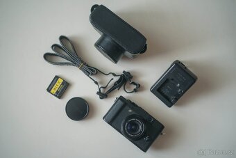 fotoaparát FUJIFILM X10 + příslušenství - 3