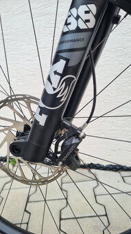 YT Capra 29 CORE, Vzduch. tlumiče FOX, SRAM NX 1x12, Rám M - 3