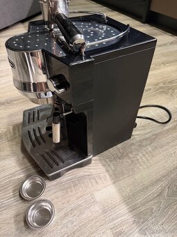 Kávovar DeLonghi EC820.B - 3