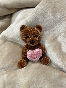 háčkované hračky Plyšový medvídek аmigurumi se srdcem - 3