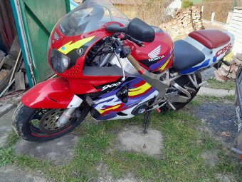 Honda FireBlade CBR 900 SC33 - 3
