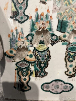 Ručně malované porcelánové talíře s čínskými rodinnými zelen - 3