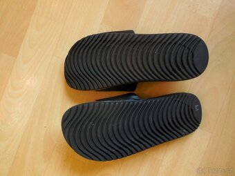 dámské Nike černé pantofle nazouváky, 39/25 cm - 3