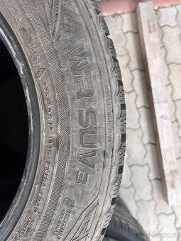 Zipni pneu Nokian 225/60/17 - 3
