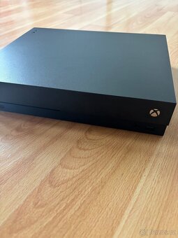 Xbox One X - 3