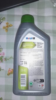 Motorový olej značky Mobil 1 0W-40 zelený - 3