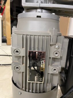 Elektromotor s šnekovou převodovkou a nouzovým vypínačem - 3