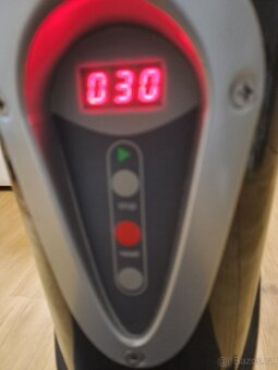Prodám posilovací, masážní vibrační stroj včetně podložky. - 3