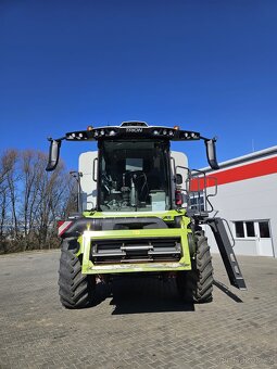 CLAAS TRION 660 + V770 - 3