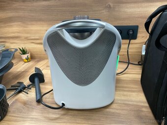 Vorwerk Thermomix TM5 + příslušenství - 3