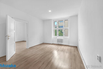 Pronájem prostorného, světlého bytu 3+1 s komorou, 100 m², E - 3